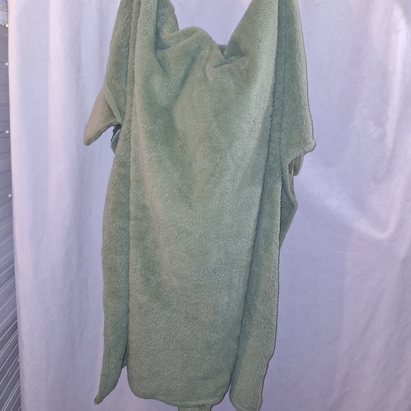 Green Dinosaur Plush Blanket - Picture 9 of 16